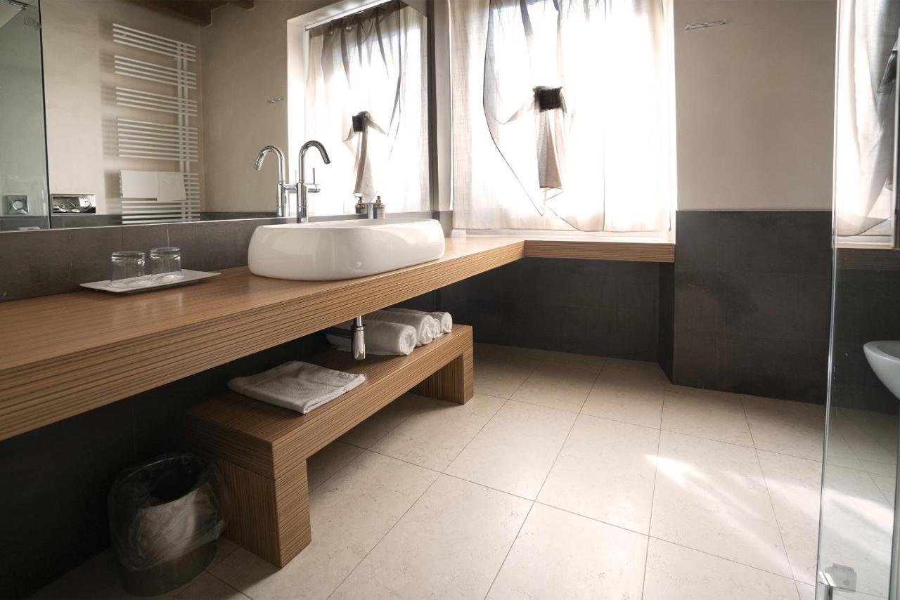 Il Borgo - 1711 Luxury Guest House Arlate Exterior photo