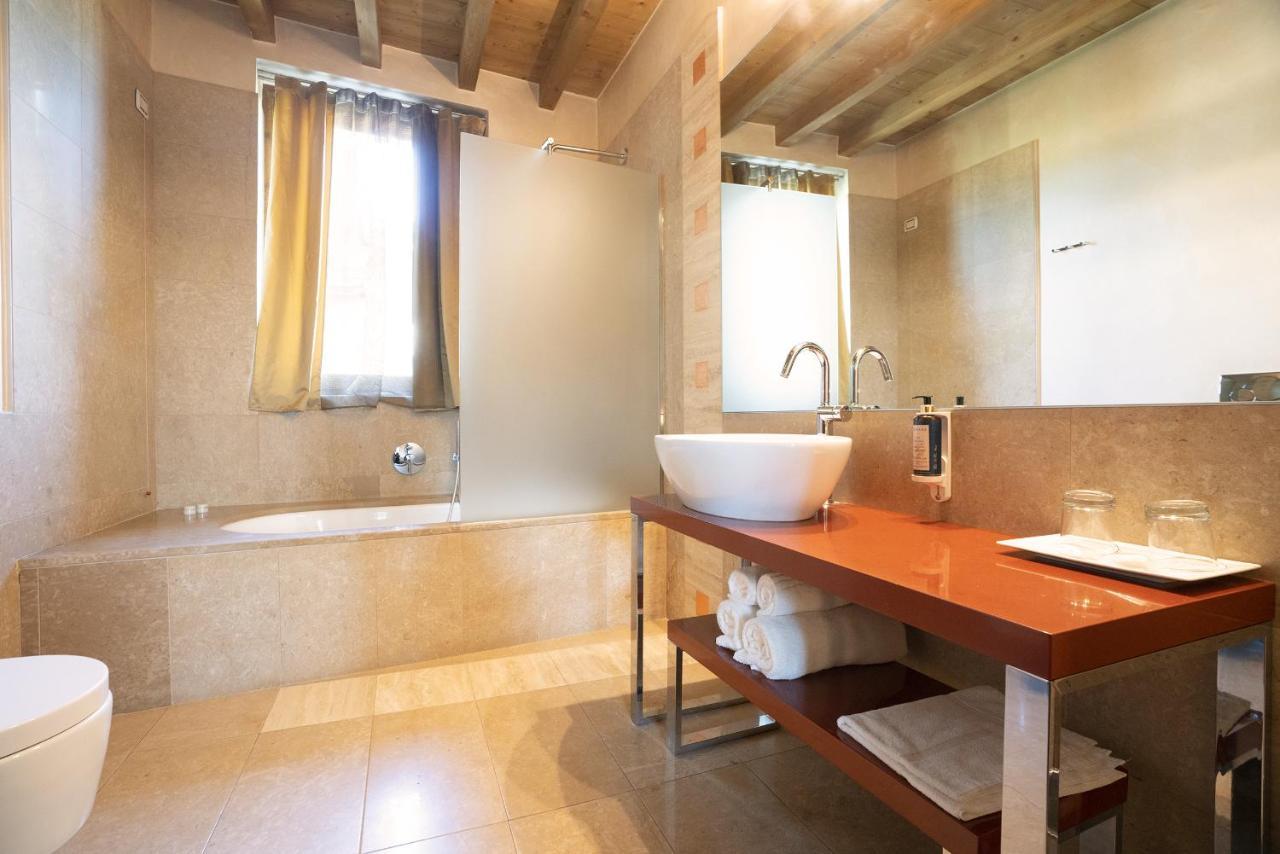 Il Borgo - 1711 Luxury Guest House Arlate Exterior photo