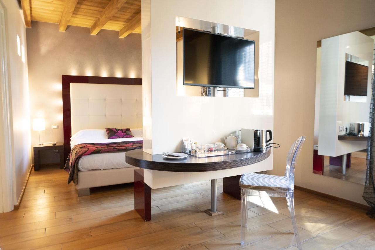 Il Borgo - 1711 Luxury Guest House Arlate Exterior photo