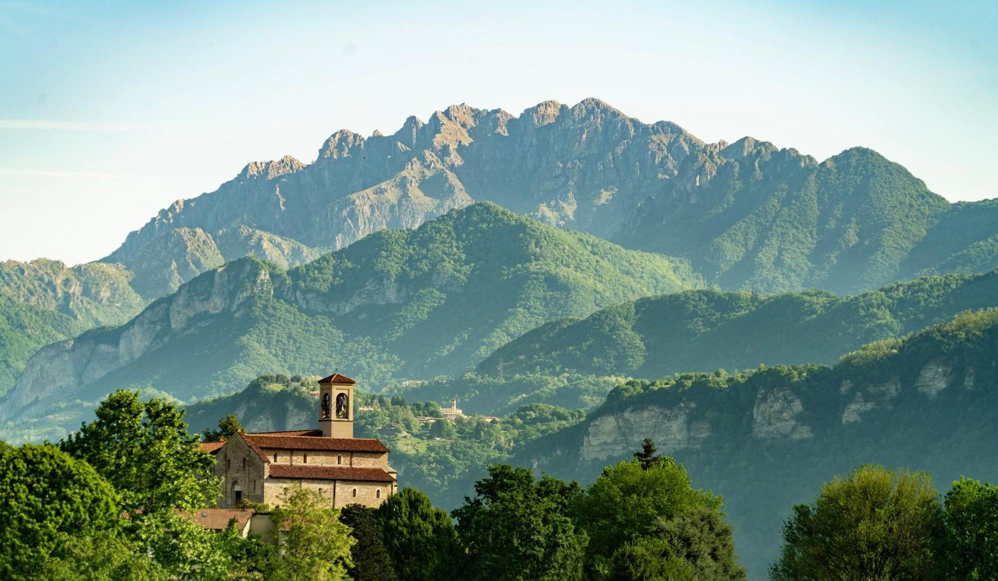 Il Borgo - 1711 Luxury Guest House Arlate Exterior photo